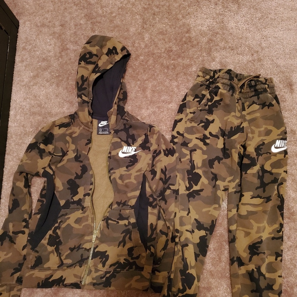 Nike boys sweat suit